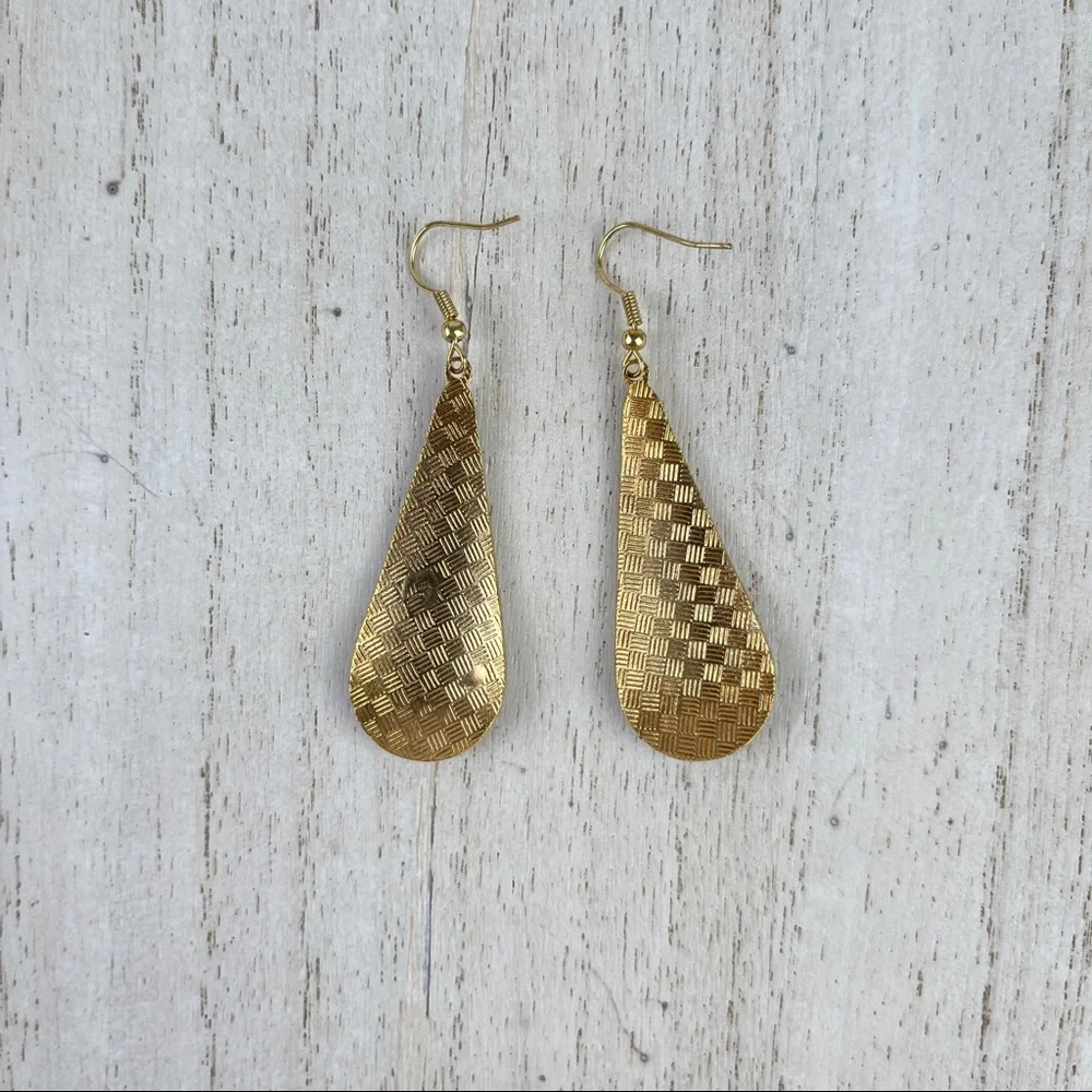🚫SOLD🚫 VTG 80’s Pastel & Gold Cloisonné Enamel Earrings ✨ Tear Drop Fish and - Picture 10 of 15